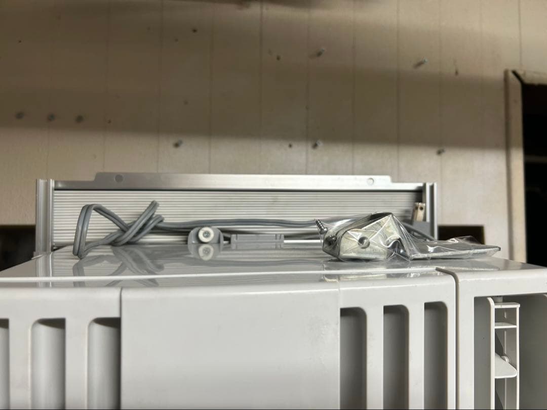 美品 23年 コロナ窓用エアコン CW-F1623R 枠 リモコン付き/R2-1