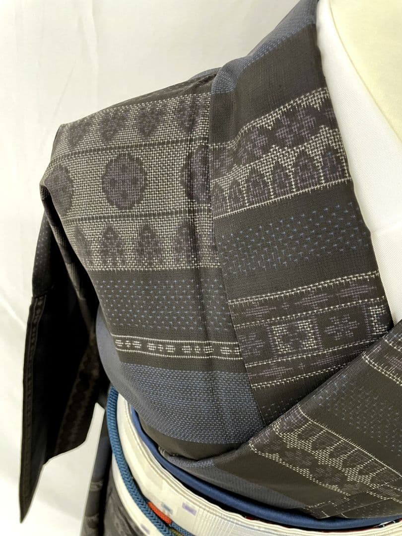 お見分け済美品　　藍泥　本場奄美大島紬　名古屋帯