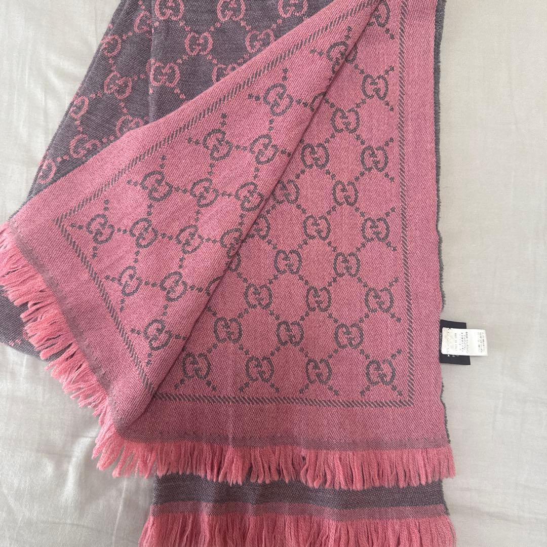 グッチ GGロゴマフラー ピンク/グレー