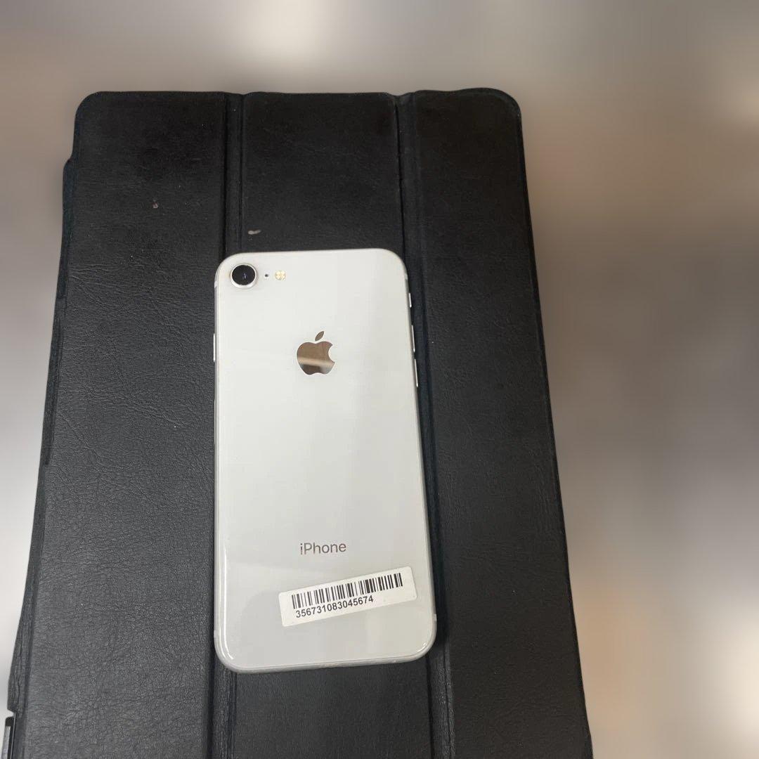 ジャンク扱いで　Apple iPhone 8 64GB