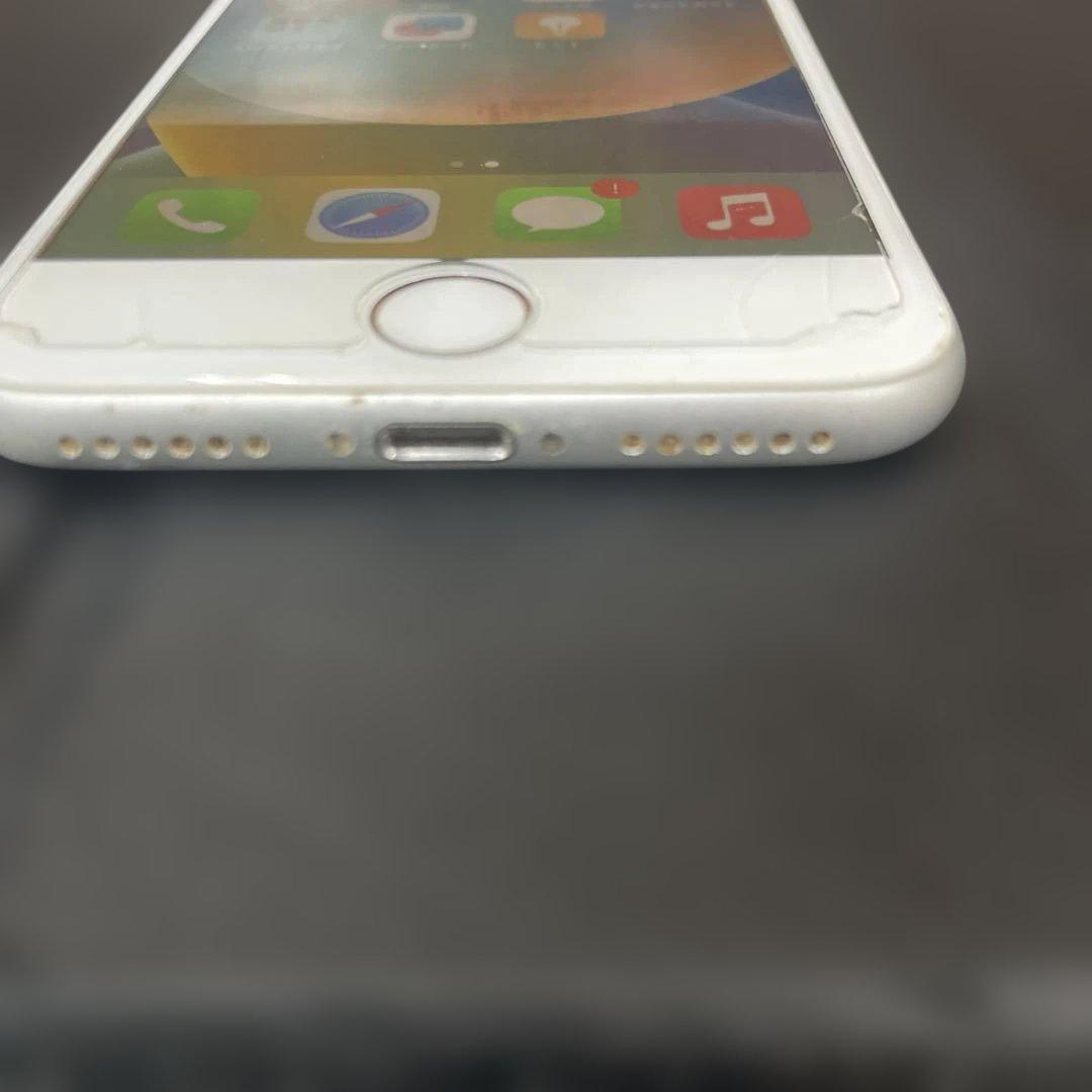 ジャンク扱いで　Apple iPhone 8 64GB
