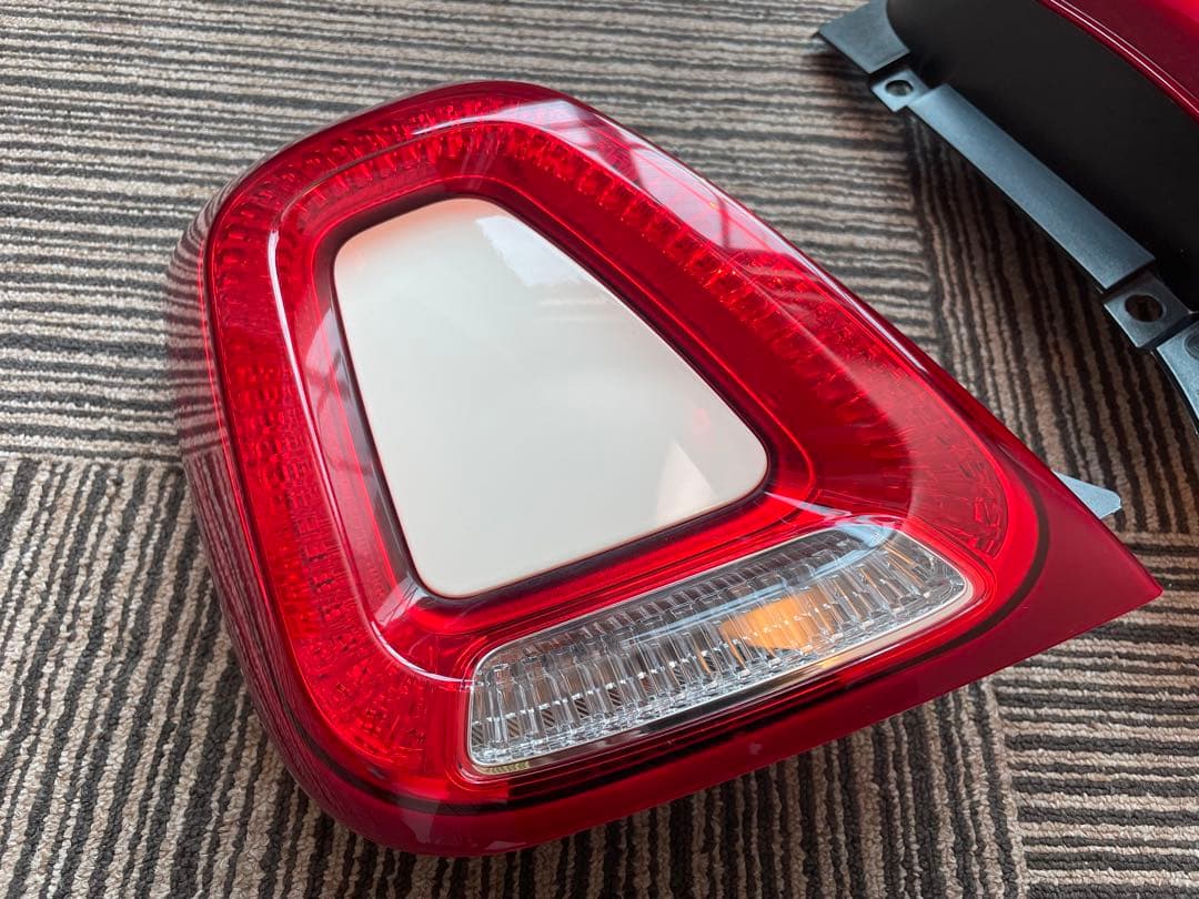 さ*ら様 アバルト ABARTH 595 純正 テールレンズ