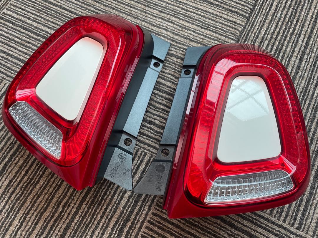 さ*ら様 アバルト ABARTH 595 純正 テールレンズ