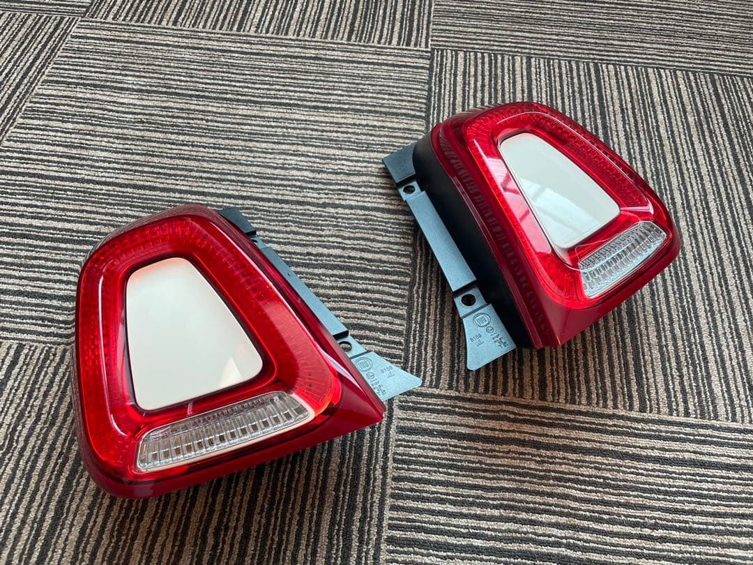 さ*ら様 アバルト ABARTH 595 純正 テールレンズ