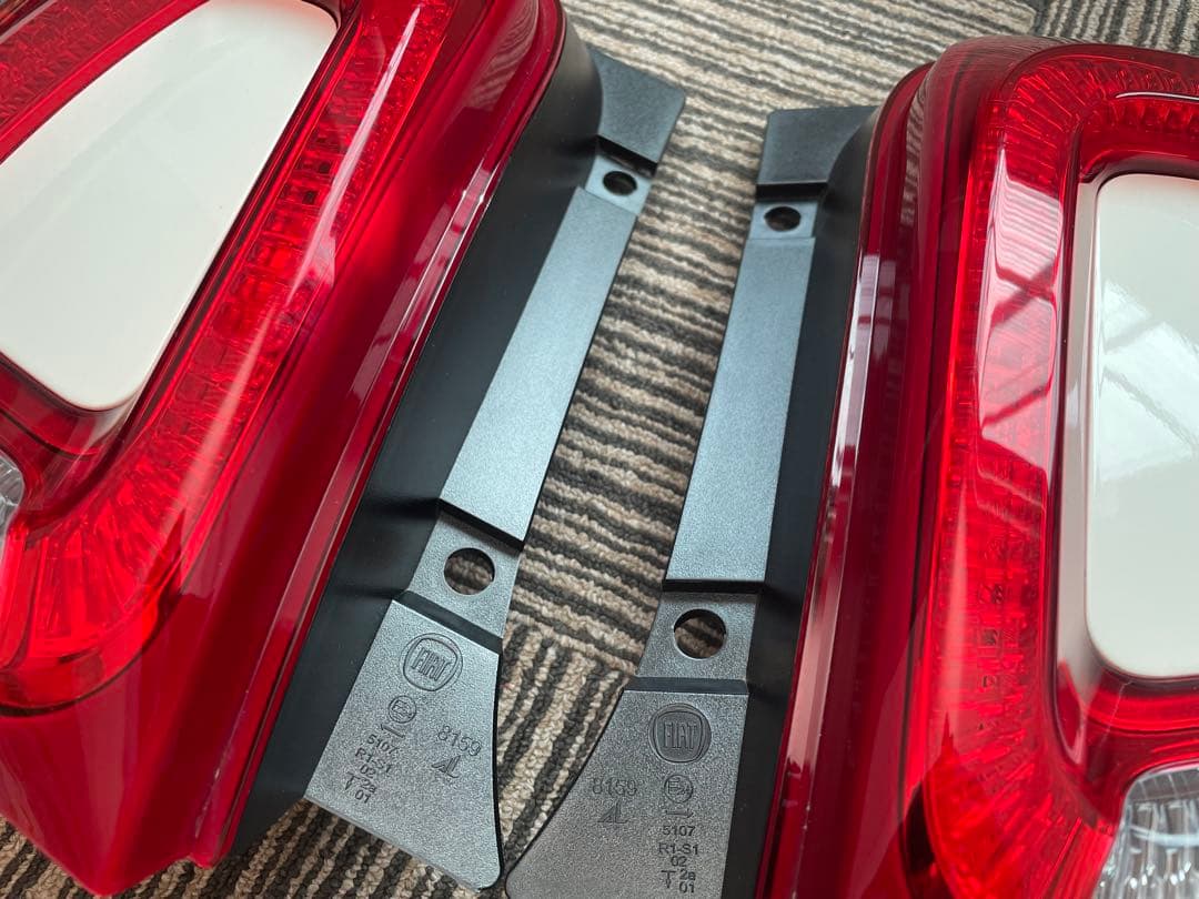 さ*ら様 アバルト ABARTH 595 純正 テールレンズ