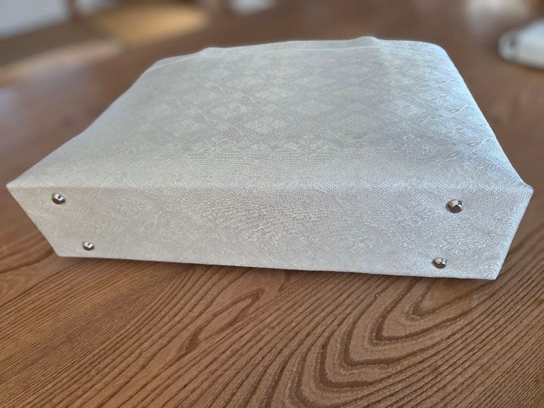 和装トートバッグ A4 銀地 飾り襷花菱文 着物用サブバッグ 正絹帯地