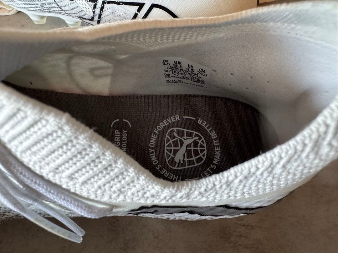 PUMA サッカースパイク　24.5cm