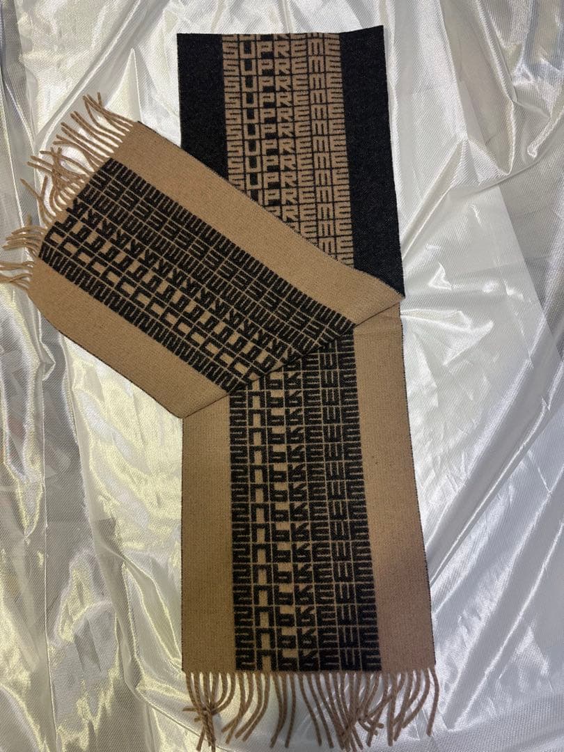 Supreme マフラー 黒/ベージュ ロゴ入り