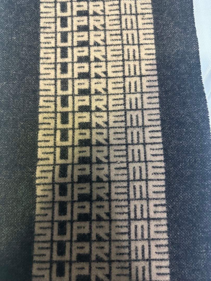 Supreme マフラー 黒/ベージュ ロゴ入り