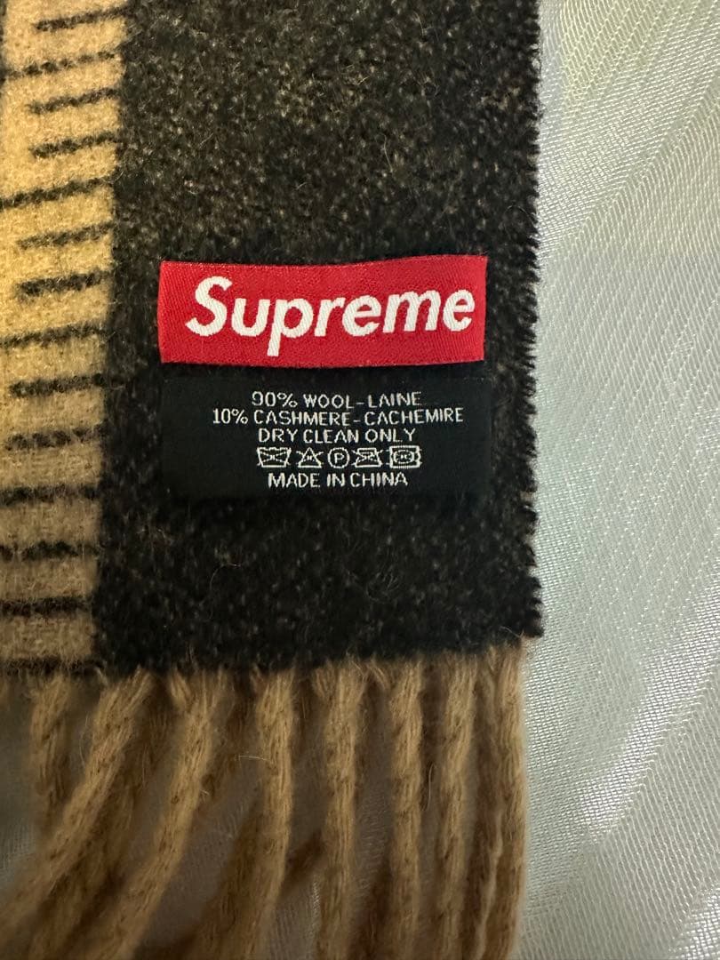 Supreme マフラー 黒/ベージュ ロゴ入り