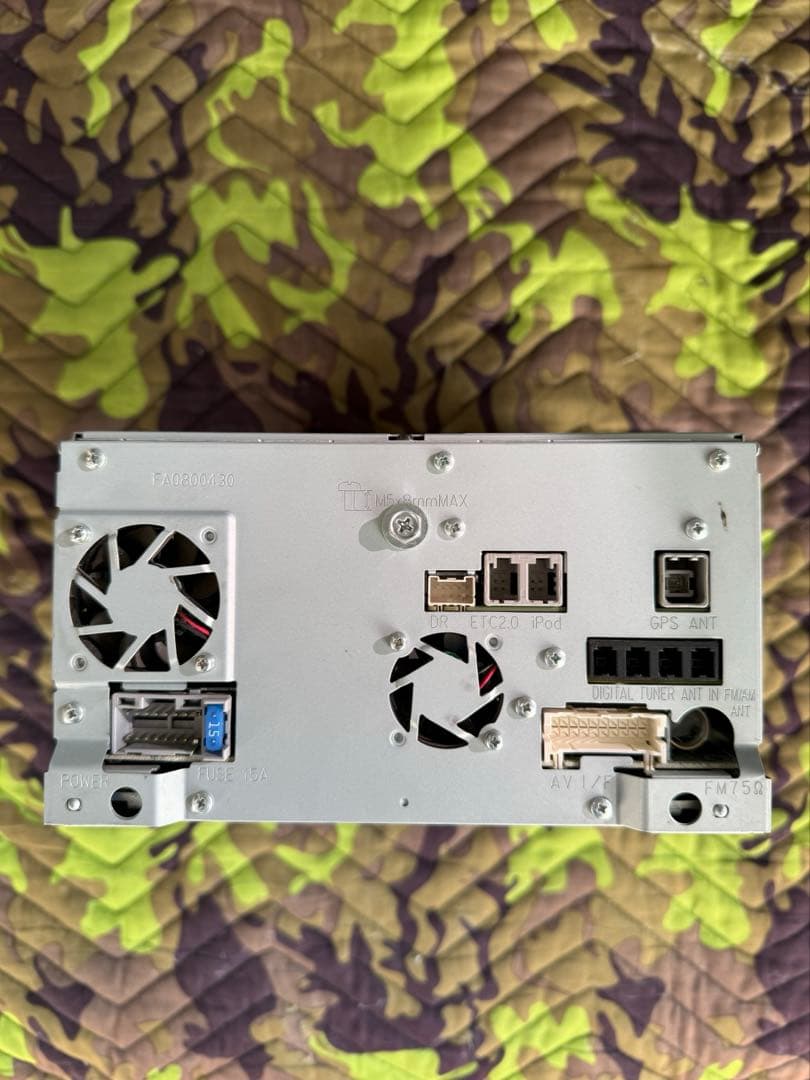 最安値　美品 Strada CN-HE01D