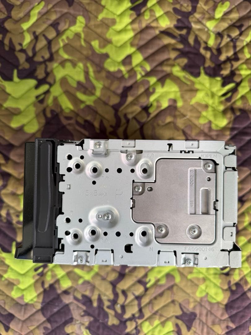 最安値　美品 Strada CN-HE01D