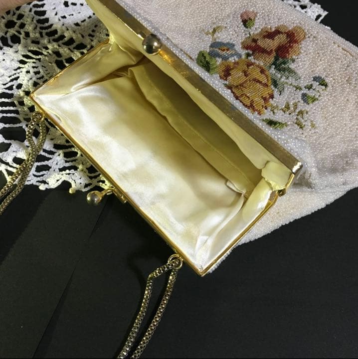 60年代ビンテージ フランス・プチポワン花刺繍マイクロビーズがま口パーティバッグ