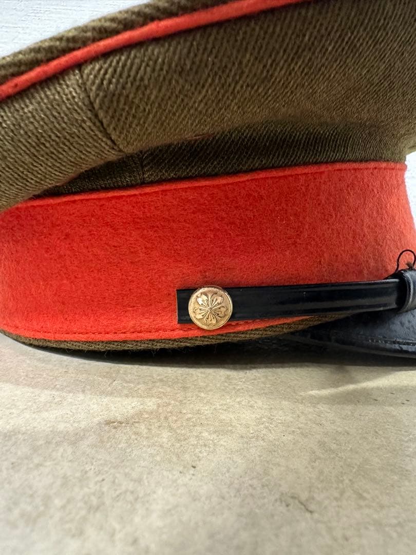 軍帽 赤と緑 星バッジ付き 帽子ケース付き