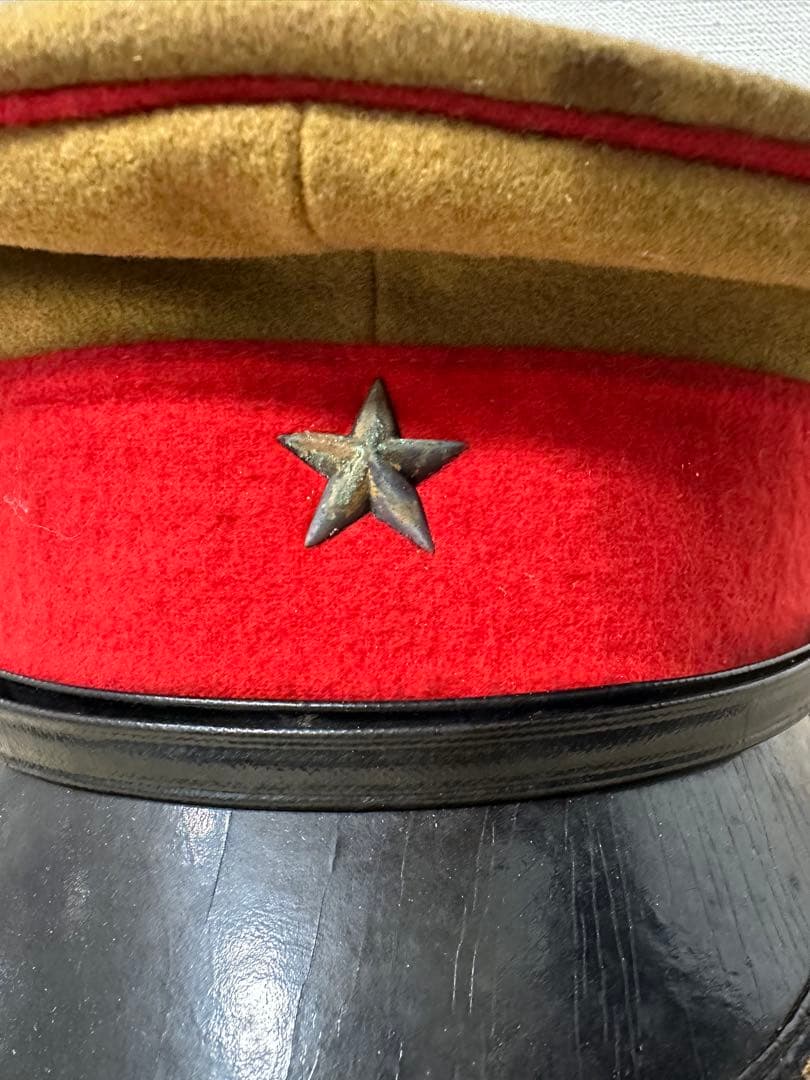 軍帽 赤と緑 星バッジ付き 帽子ケース付き