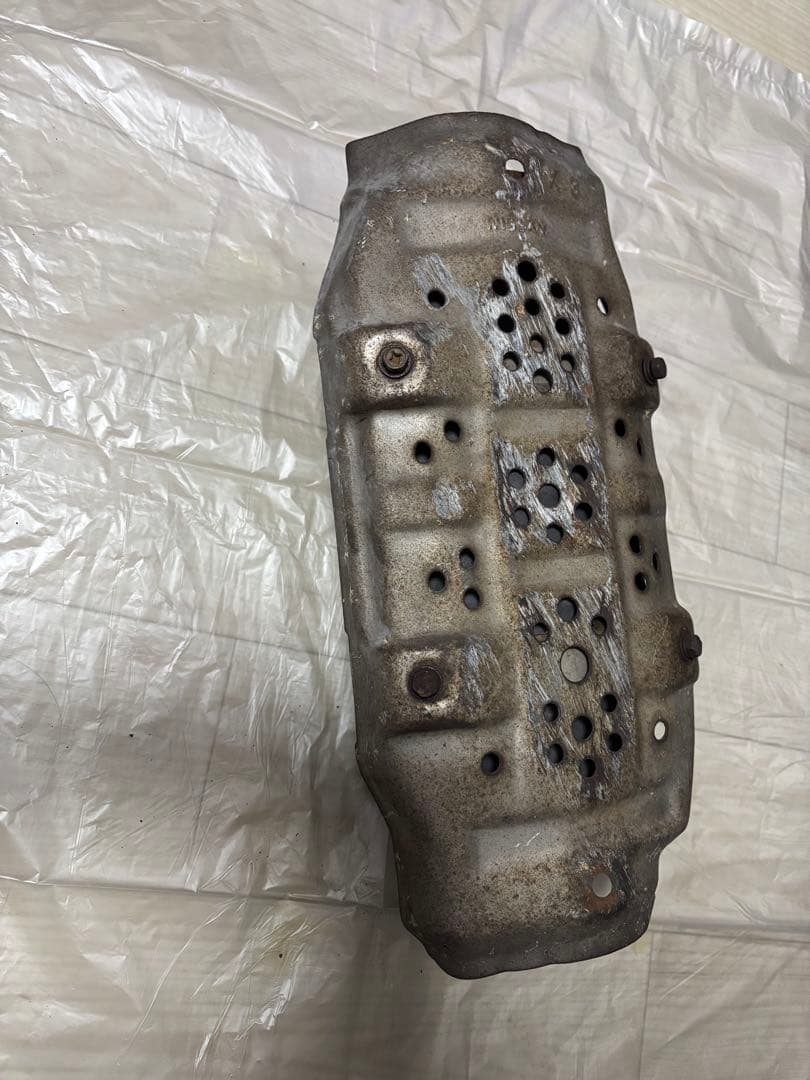 日産シルビアＳ１５、Ｓ１４純正触媒。車検対応！