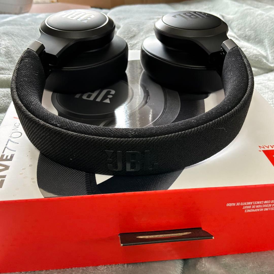 美品 JBL ワイヤレスヘッドホン ブラック LIVE770NC ハードケース付