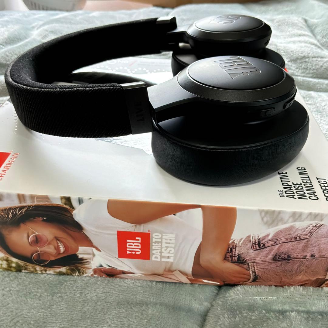 美品 JBL ワイヤレスヘッドホン ブラック LIVE770NC ハードケース付