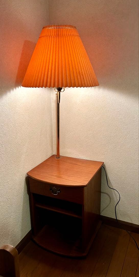 木製サイドテーブル 引き出し付き