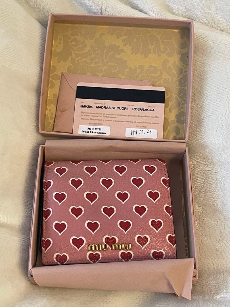 【値下げ】miumiu 二つ折り財布　ハート柄