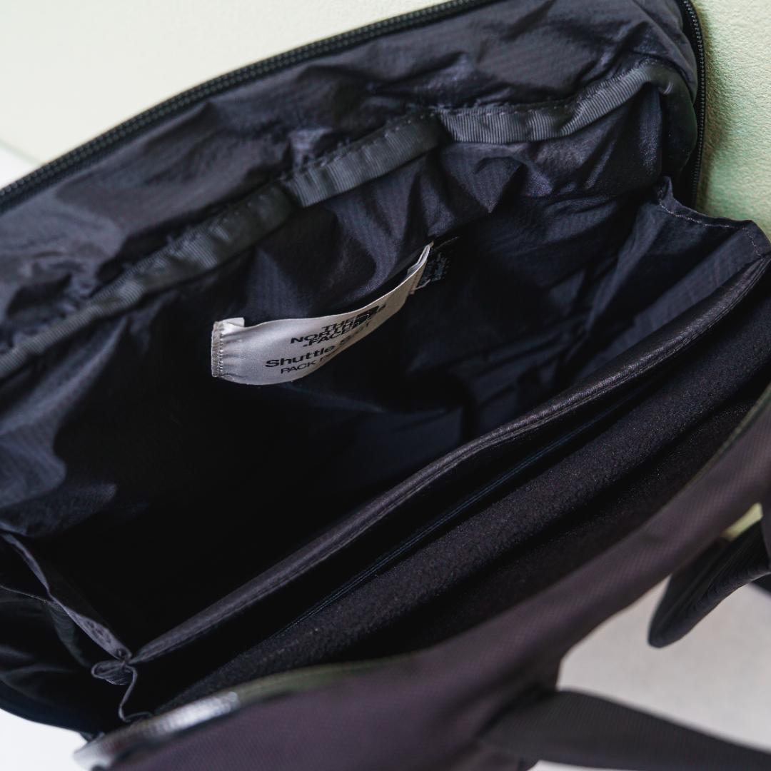 THE NORTH FACE シャトルデイパックスリム 18L ブラック