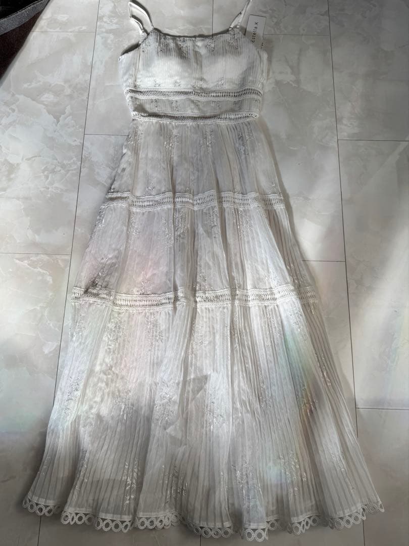 ホワイト プリーツ キャミワンピース