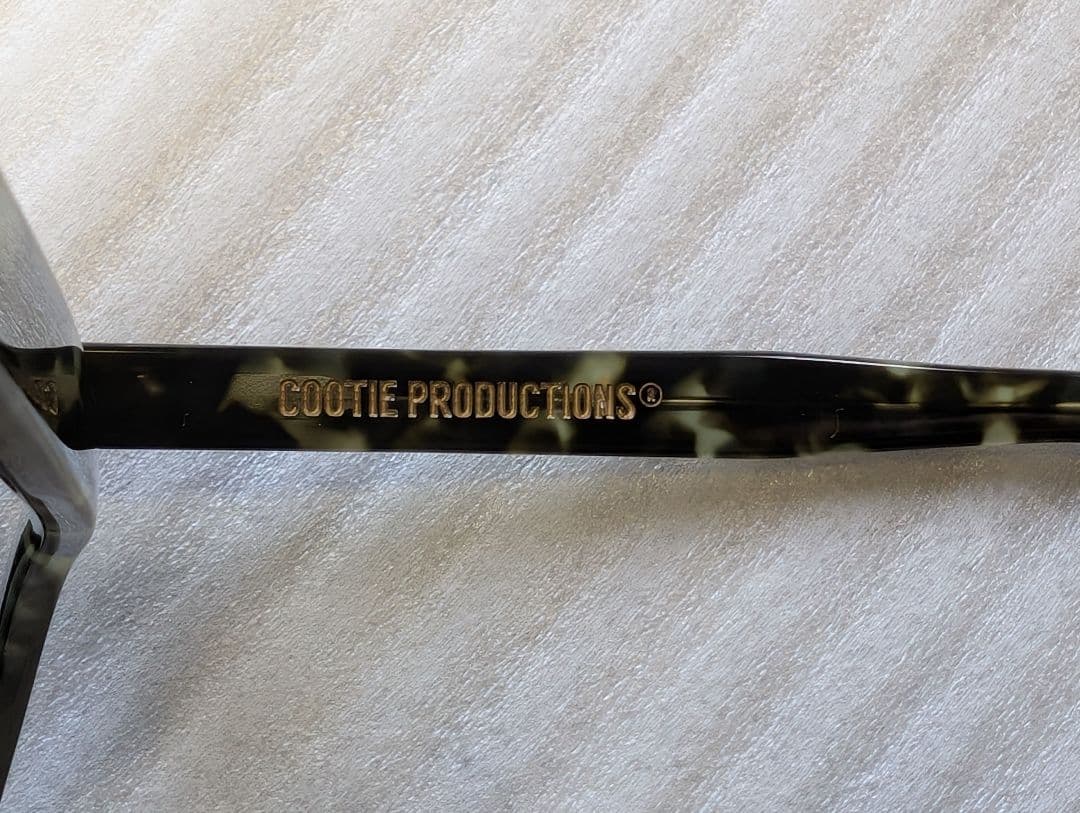 COOTIE PRODUCTIONS スクエア型サングラス ブラック・グリーン