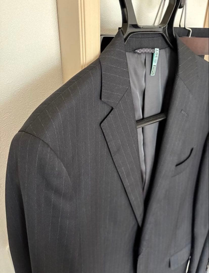 カノニコ Super110's チャコールグレー・ストライプスーツ　サイズＹ6