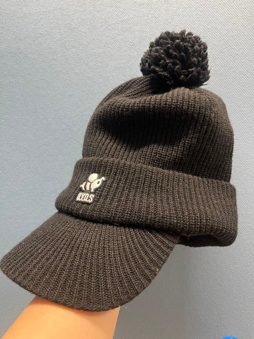 8Y.D.S. ポンポン付きニットキャップ 黒