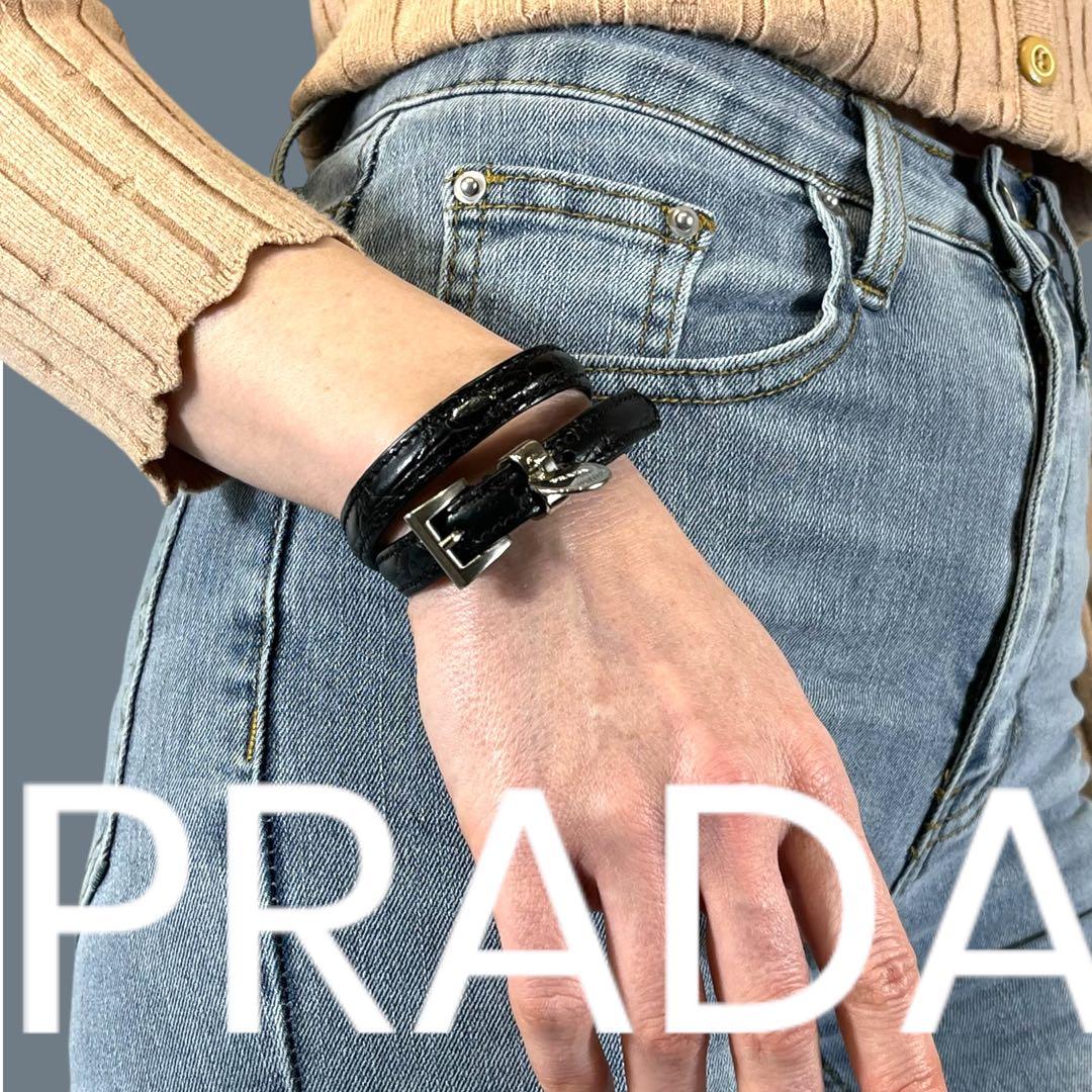【美品】PRADA プラダ　ロゴ　ブラック レザー バングル ブレスレット