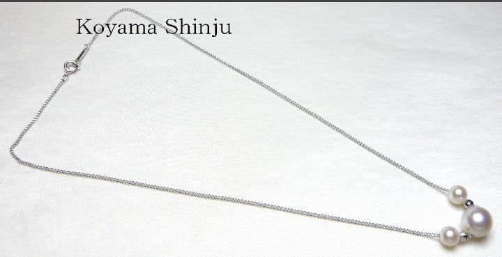 新品★小山真珠★最新デザインあこや本真珠3個付き/貫通パールペンダントネックレス