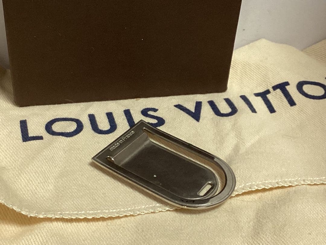美品ルイヴィトンLOUIS VUITTON マネークリップ シルバー本物