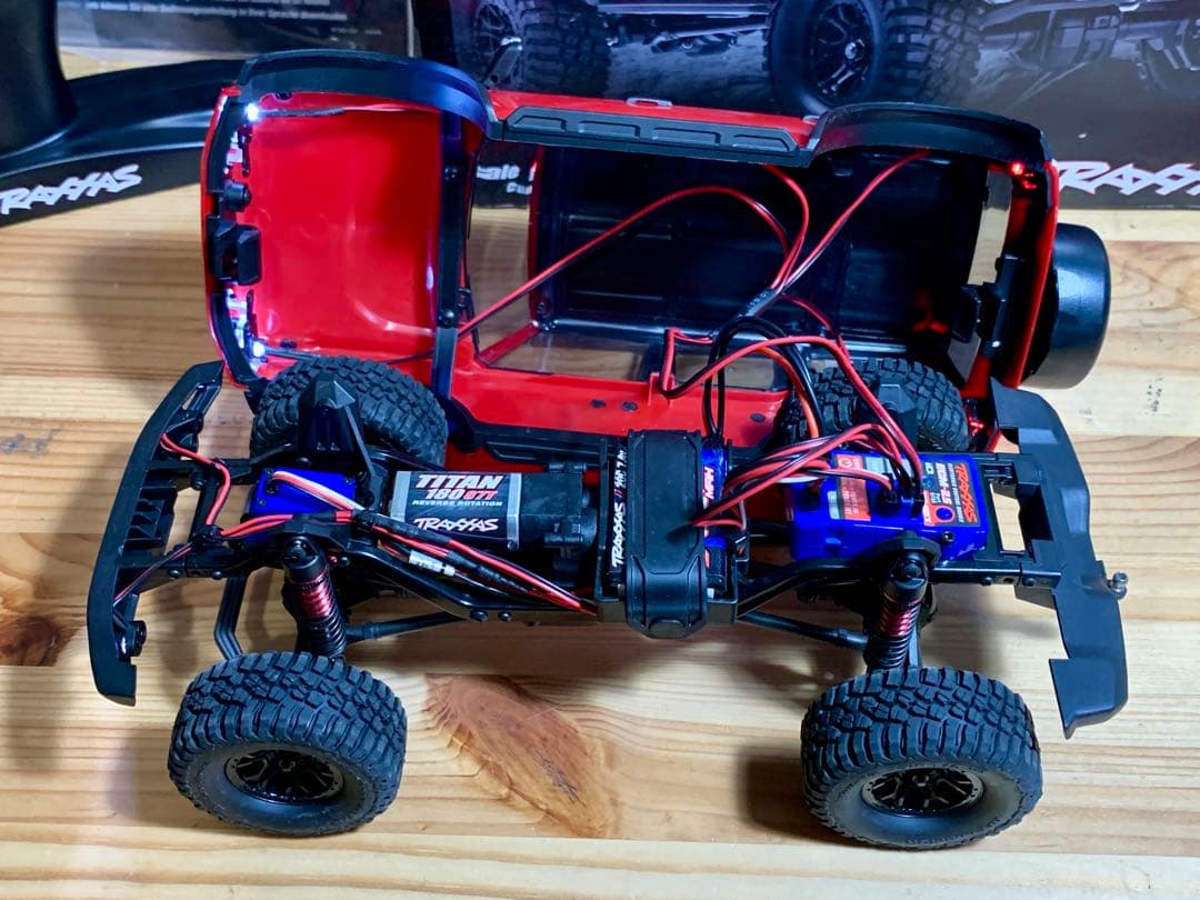 か*ざ様 【美品】トラクサス TRAXXAS フォード ブロンコ 赤 TRX4M