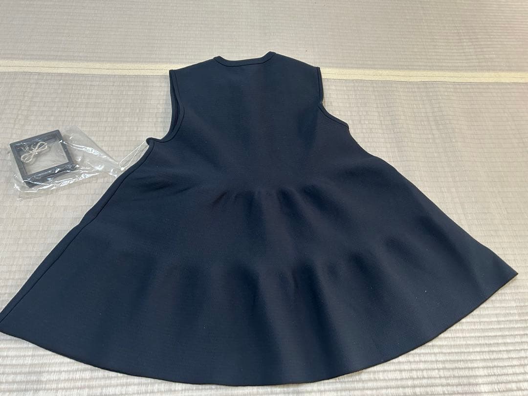 UNITED ARROWS リボンブローチニットベスト　ネイビー