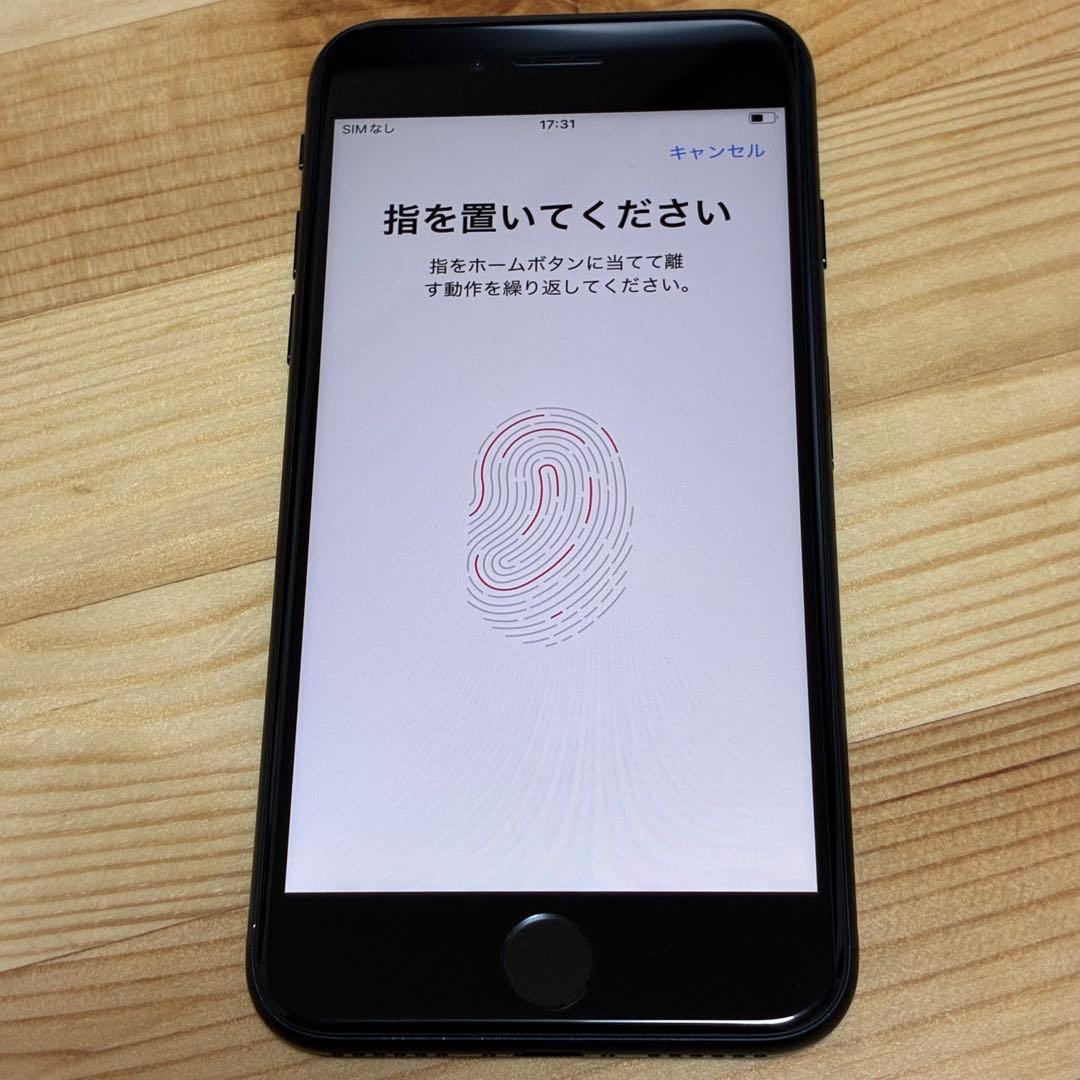 バッテリー新品　iPhoneSE第3世代64GB SIMフリー　美品　おまけ付き