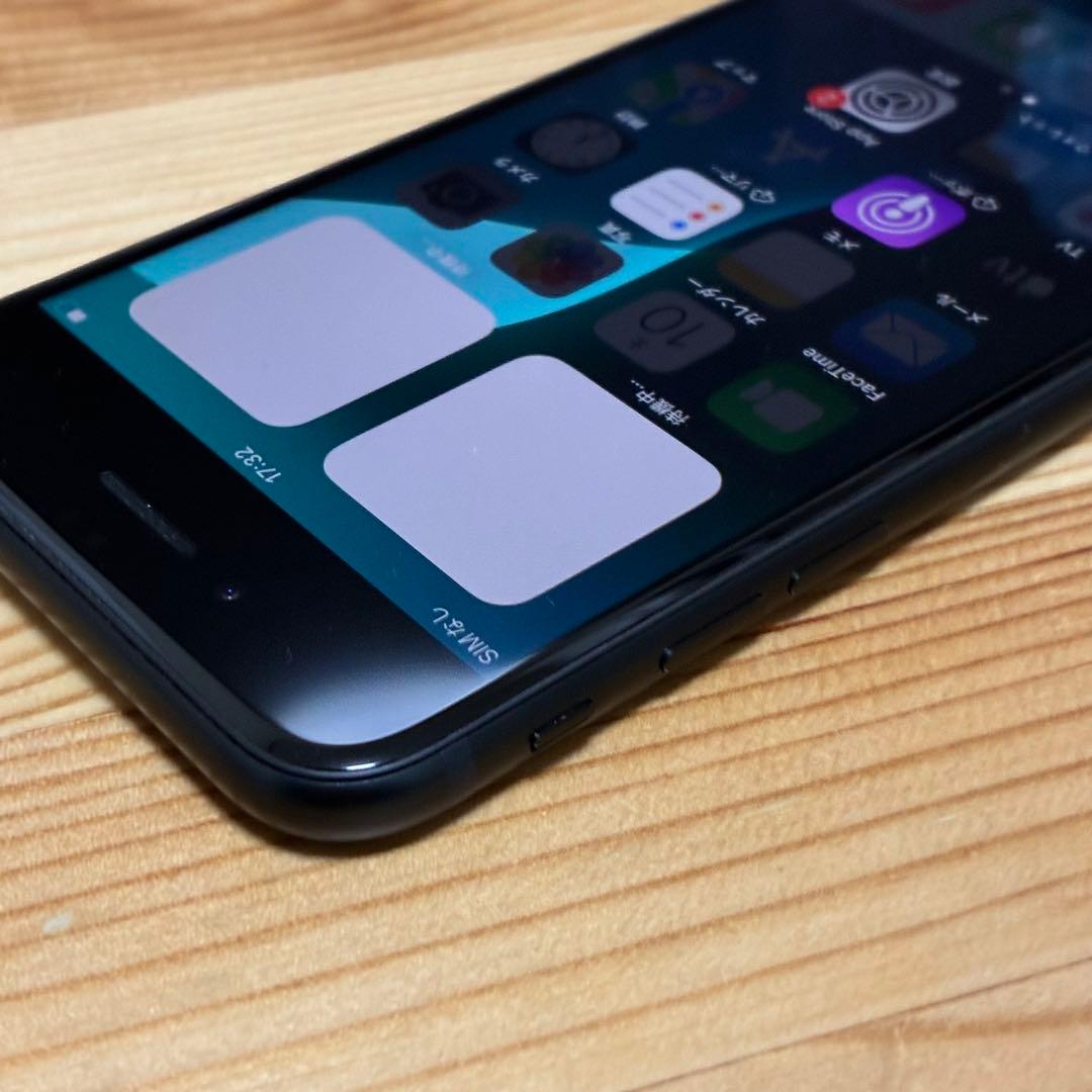 バッテリー新品　iPhoneSE第3世代64GB SIMフリー　美品　おまけ付き