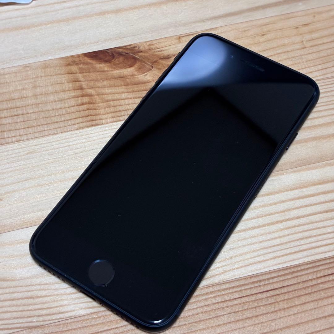 バッテリー新品　iPhoneSE第3世代64GB SIMフリー　美品　おまけ付き