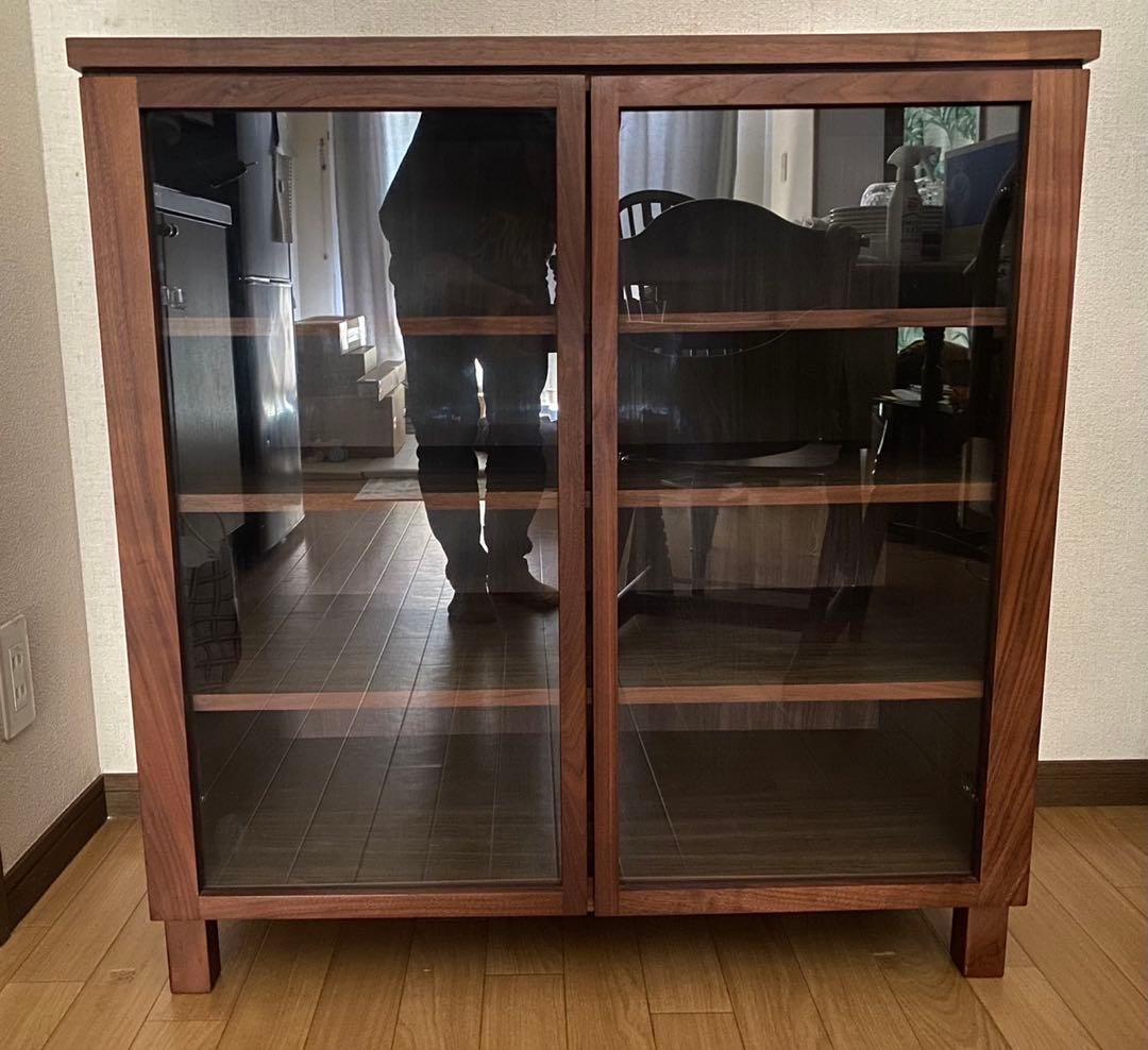 無印 木製キャビネット ガラス扉　ウォールナット材