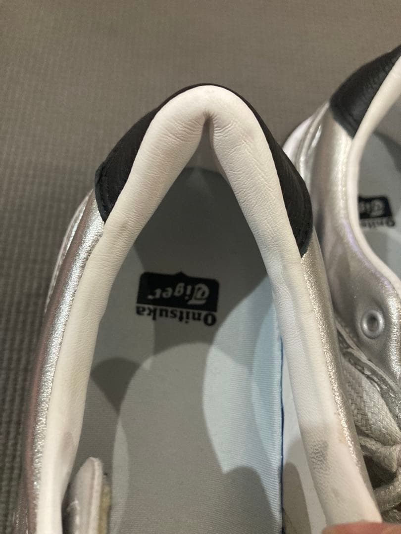 ✨極美品✨Onitsuka Tiger シルバー スニーカー 24㎝