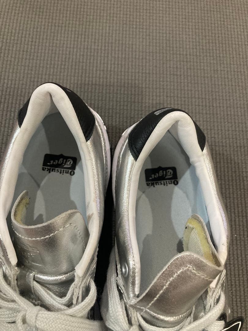 ✨極美品✨Onitsuka Tiger シルバー スニーカー 24㎝