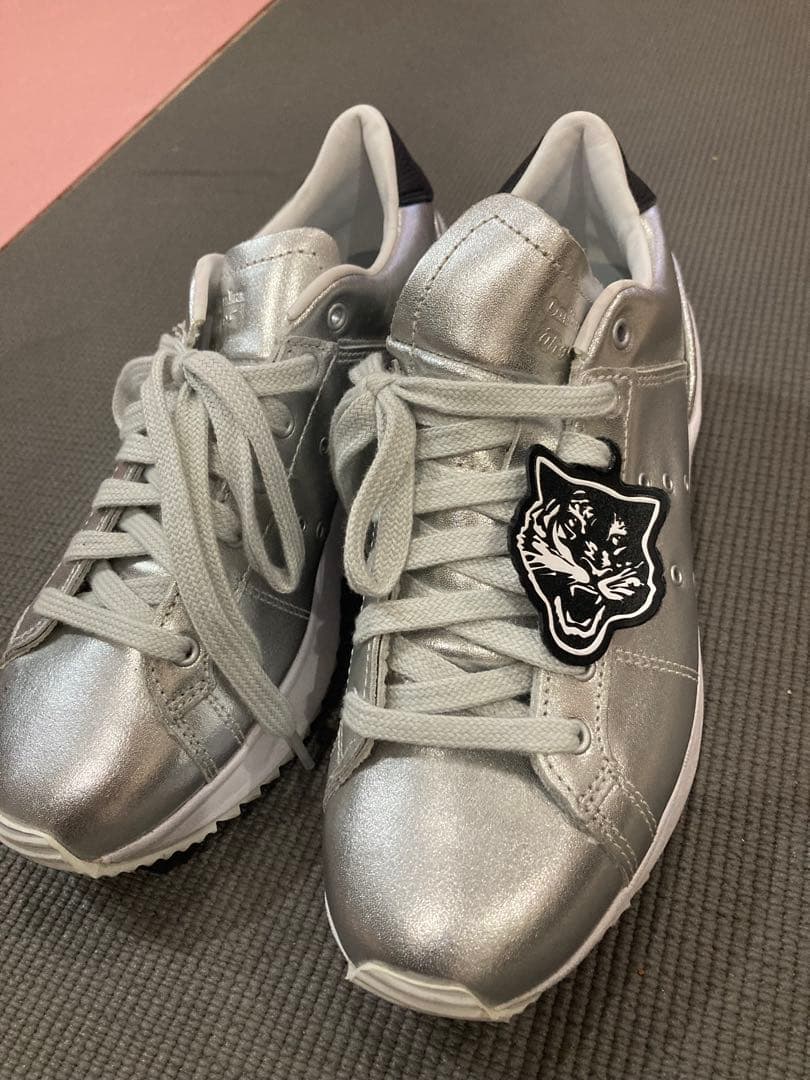 ✨極美品✨Onitsuka Tiger シルバー スニーカー 24㎝