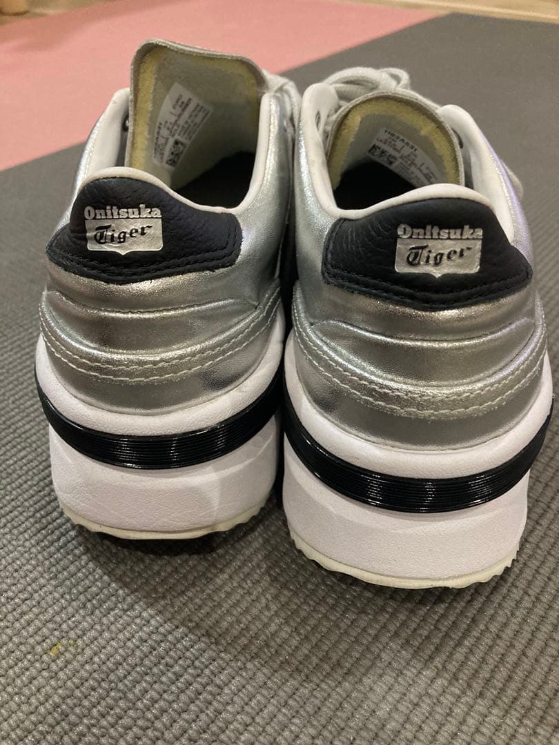 ✨極美品✨Onitsuka Tiger シルバー スニーカー 24㎝