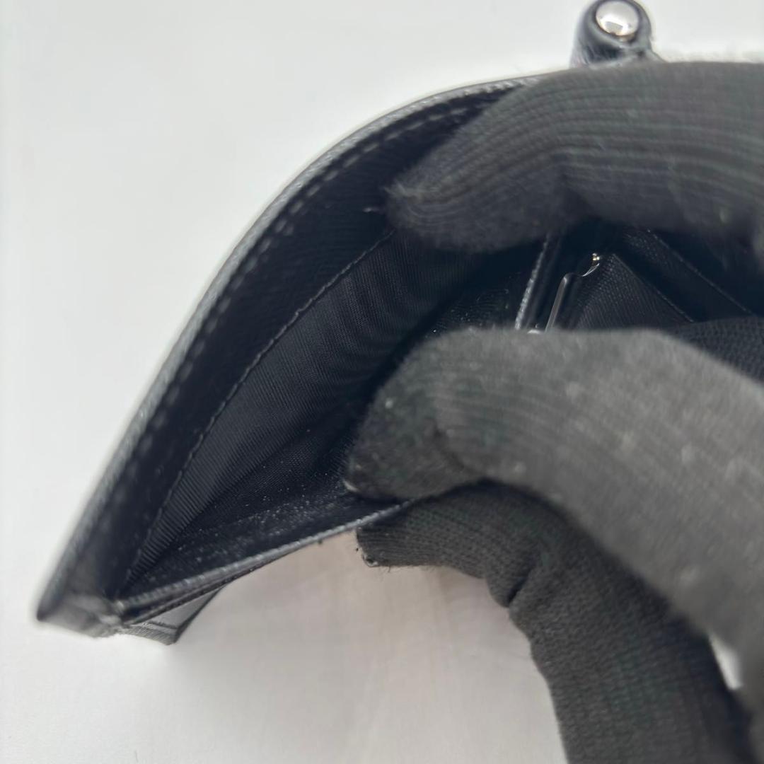 新品に近い プラダ 現行 箱付属 マネークリップ サフィアーノ 三角プレート 黒