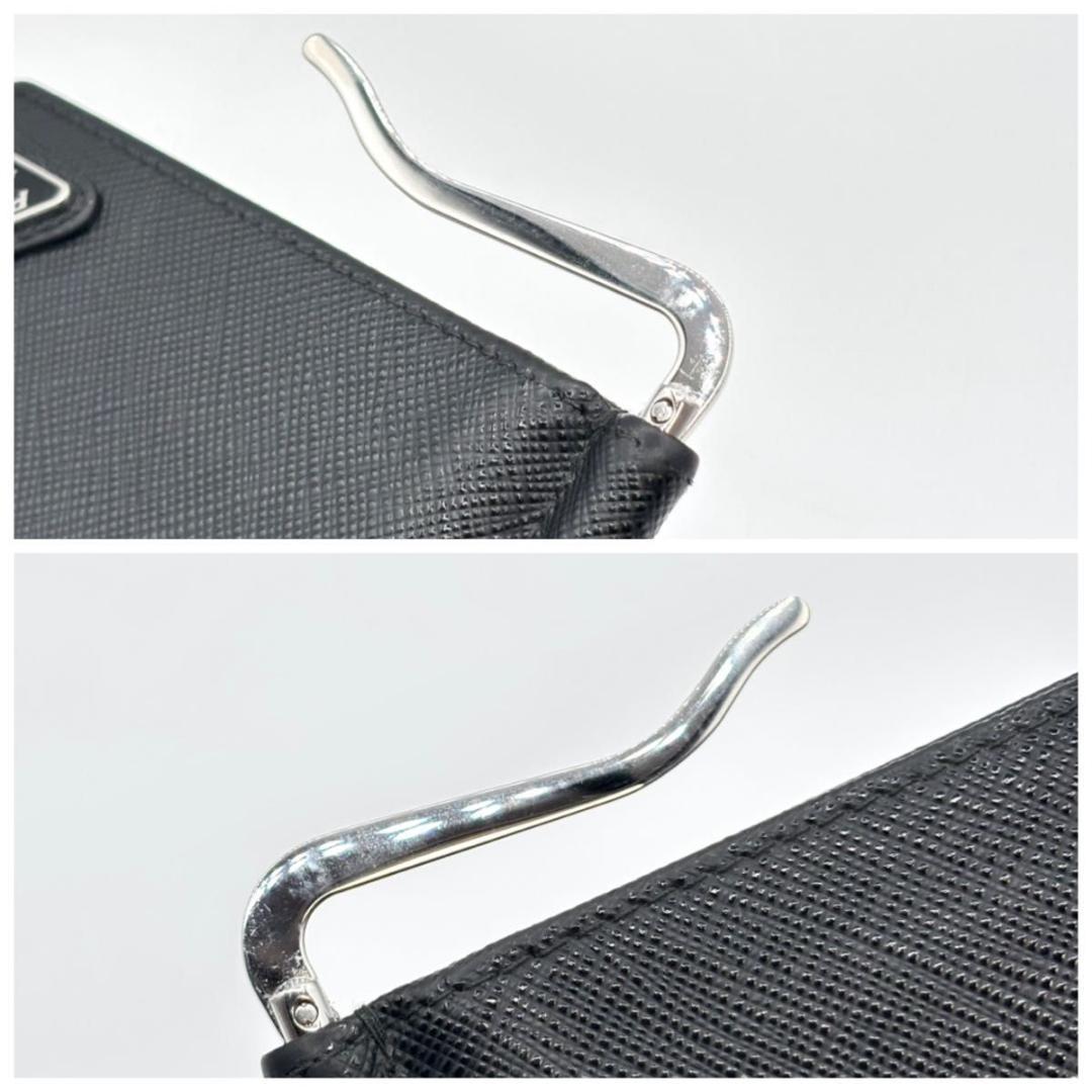 新品に近い プラダ 現行 箱付属 マネークリップ サフィアーノ 三角プレート 黒