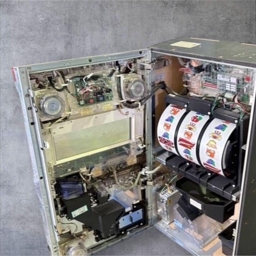 スロット実機 ファンキージャグラー 動作品 鍵・メダル付き 送料込み