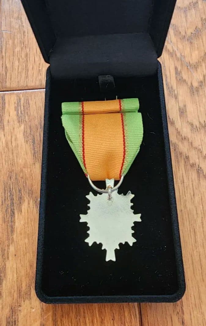 第5級防衛功労章操縦無事故、募集功労等、箱は画像のベルベット物