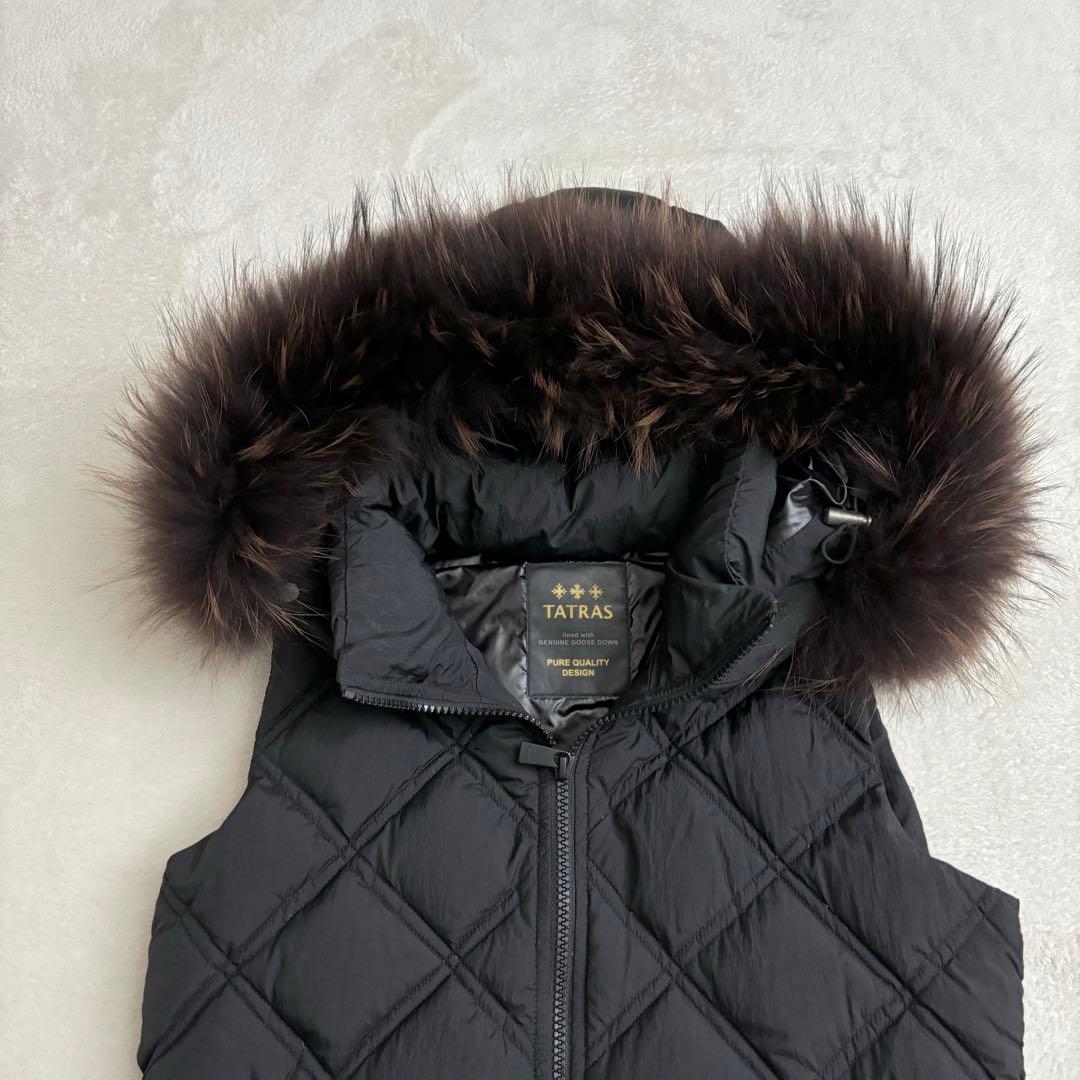 未使用級 タトラス FILOMENA ラクーンファー付きキルティングダウンベスト