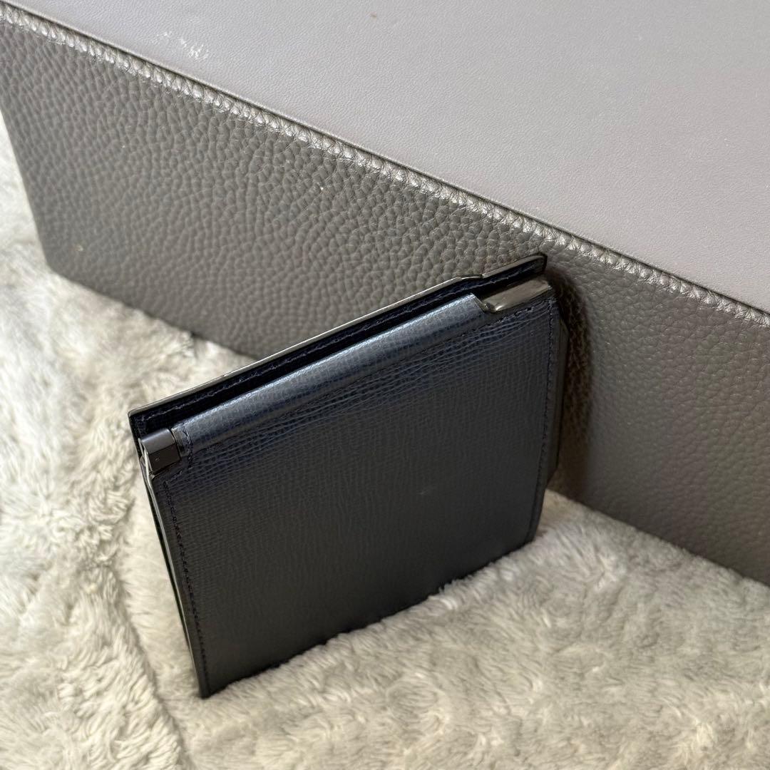 ⭐️新品未使用⭐️　ヴァレクストラ　マネークリップ　二つ折り財布　レザー　ネイビー