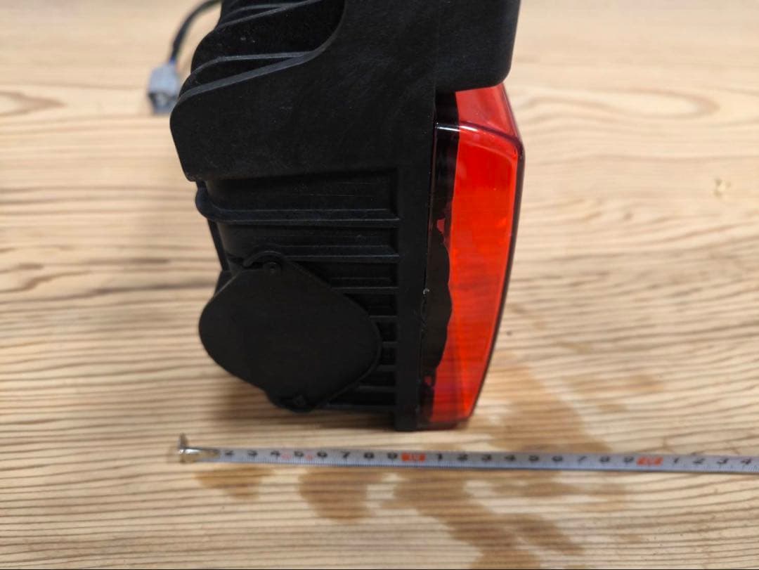 三菱ふそう 新型スーパーグレート 純正LEDテールランプ 【左のみ】