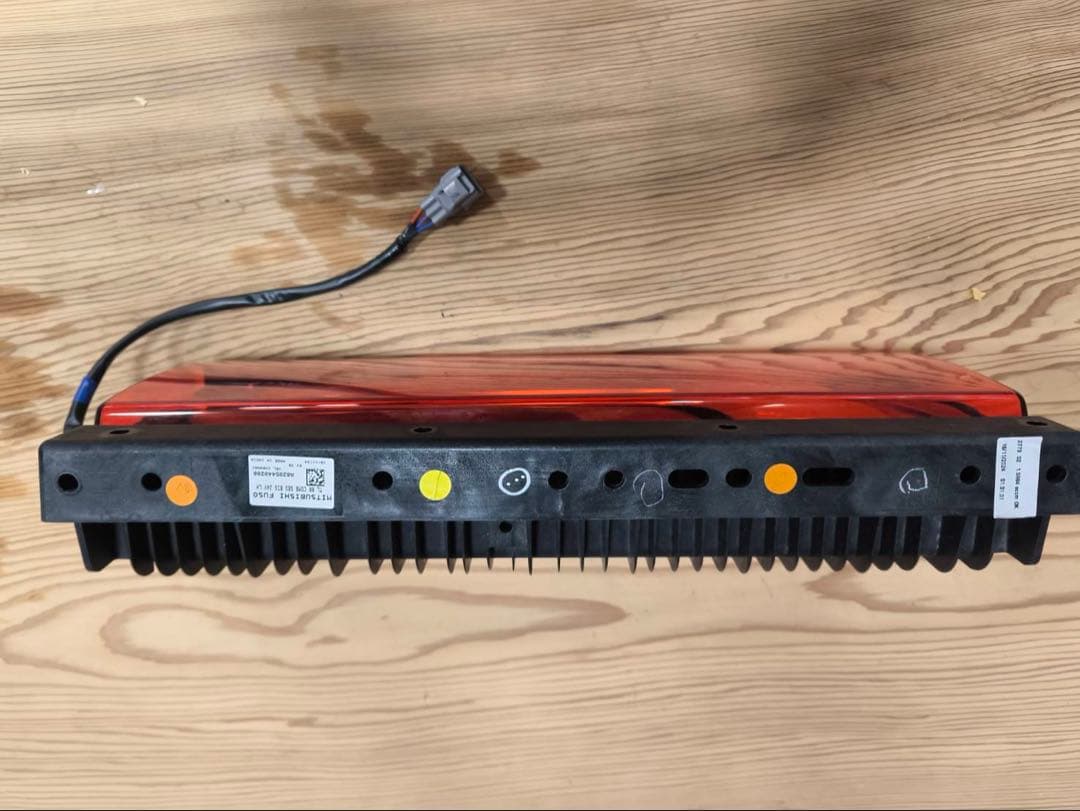 三菱ふそう 新型スーパーグレート 純正LEDテールランプ 【左のみ】